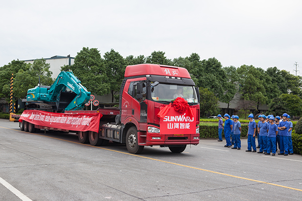 掘金一带一路，江南网页版智能中大挖大批量出口泰国