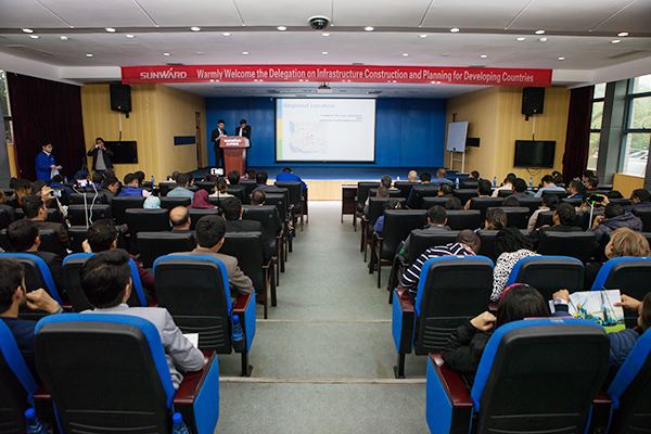 “一带一路”国家代表团到访江南网页版智能，感受“大开眼界”