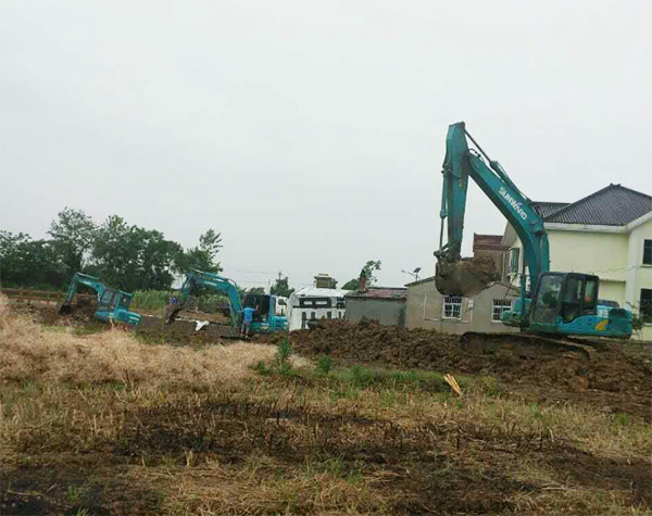 抗洪英雄显身手，江南网页版智能系列挖掘机奔赴抗洪一线