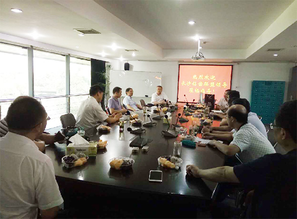 2017年钻凿产业发展峰会在江南网页版智能顺利召开