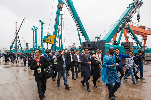 “一带一路”国家代表团到访江南网页版智能，感受“大开眼界”