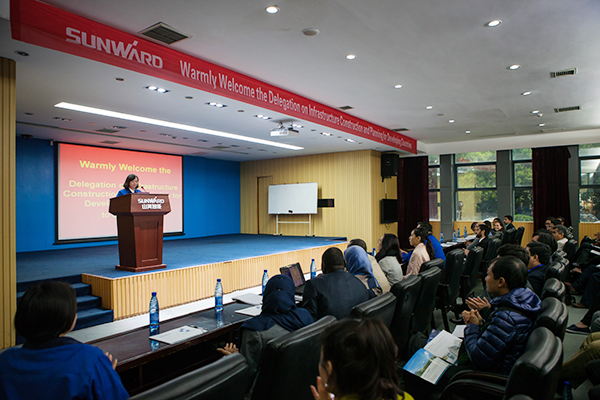 “一带一路”国家代表团到访江南网页版智能，感受“大开眼界”