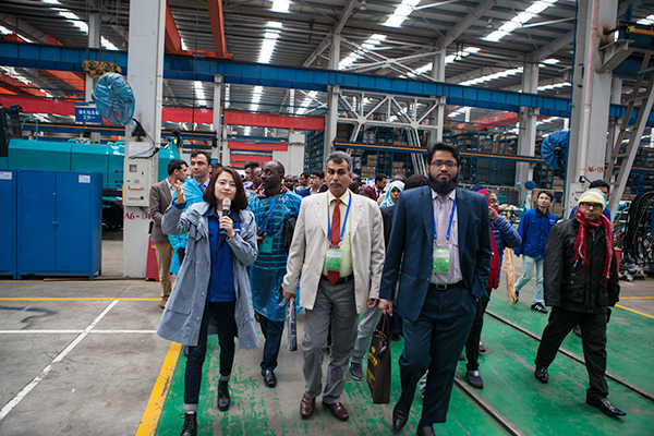 “一带一路”国家代表团到访江南网页版智能，感受“大开眼界”