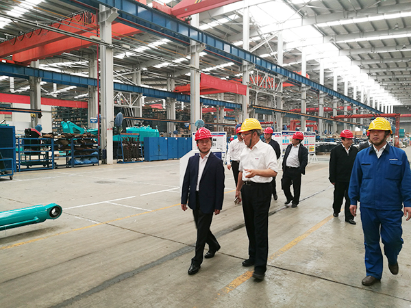 湖南省经信委党组副书记、副主任李志坚到江南网页版智能现场办公