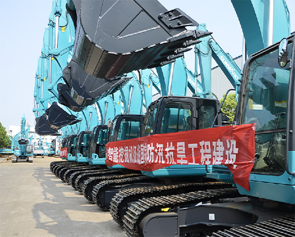 抗洪英雄显身手，江南网页版智能系列挖掘机奔赴抗洪一线