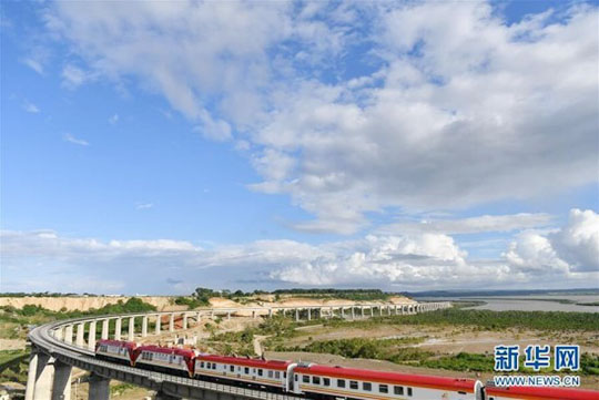 肯尼亚总统高度赞赏，乞力马扎罗山下江南网页版绿闪耀