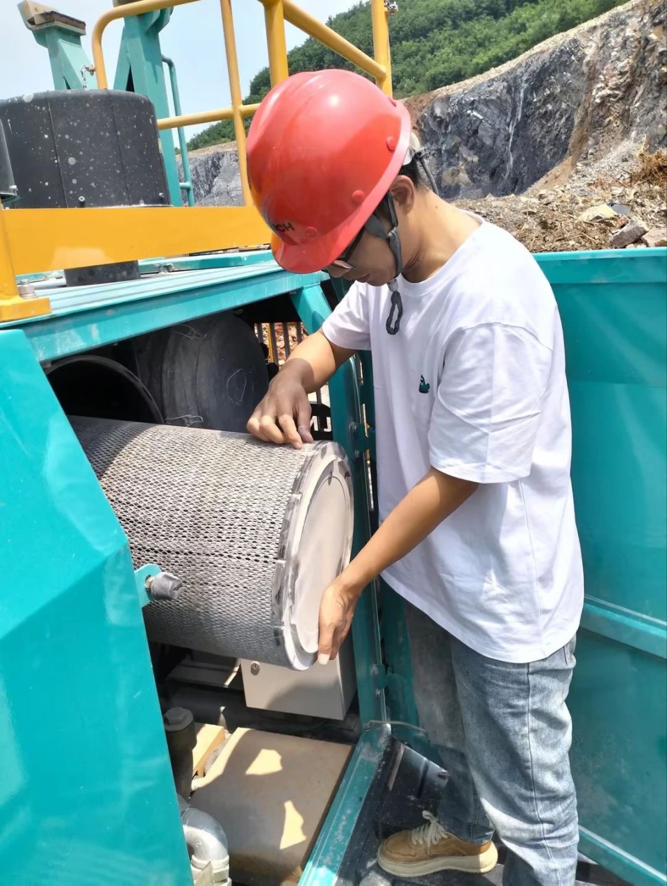 跨越江南网页版万里 智启服务新程——江南网页版矿岩“服务万里行”活动走进海螺水泥