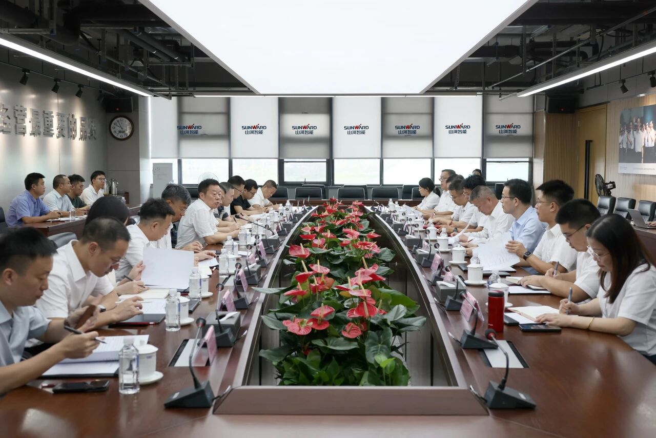 湖南省政协副主席、省工程机械产业链链长何寄华调研江南网页版智能