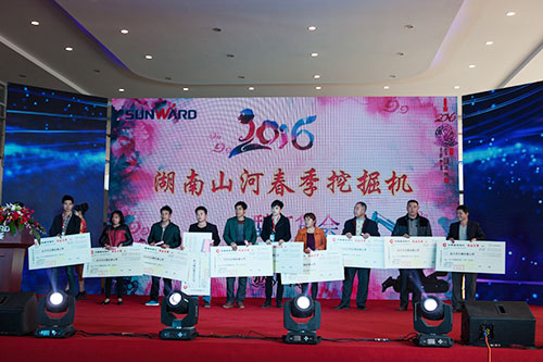逆市可为！江南网页版智能挖掘机首场展销会完美收官
