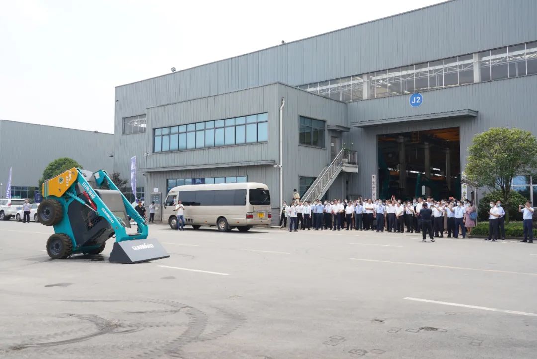 全国战略性新兴产业集群建设考察团调研江南网页版智能