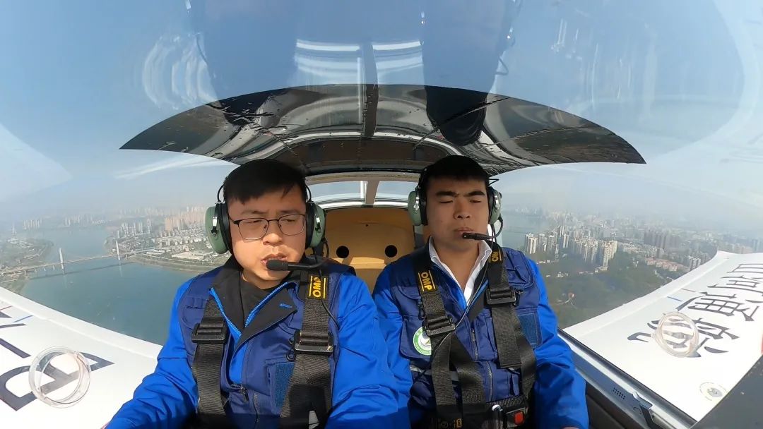 空地协同显身手！湖南航空应急救援队江南网页版机组开展特情处置应急演练