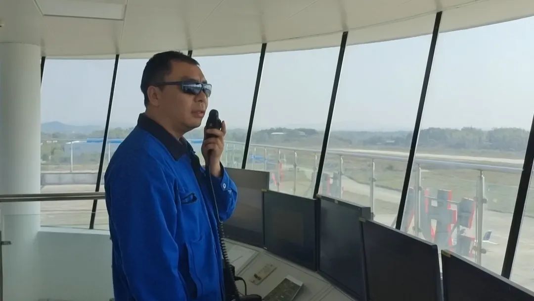 空地协同显身手！湖南航空应急救援队江南网页版机组开展特情处置应急演练