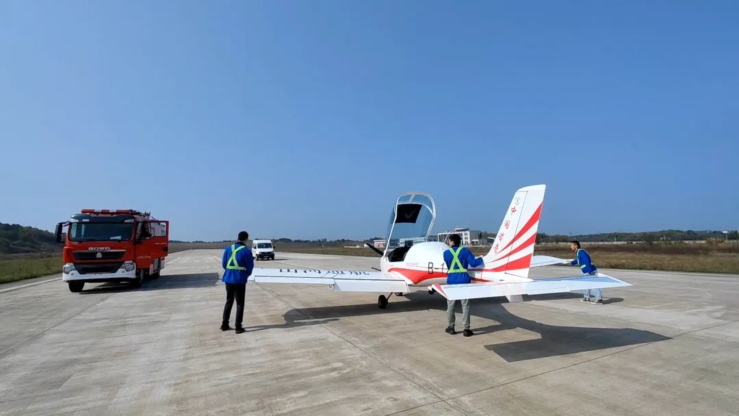 空地协同显身手！湖南航空应急救援队江南网页版机组开展特情处置应急演练