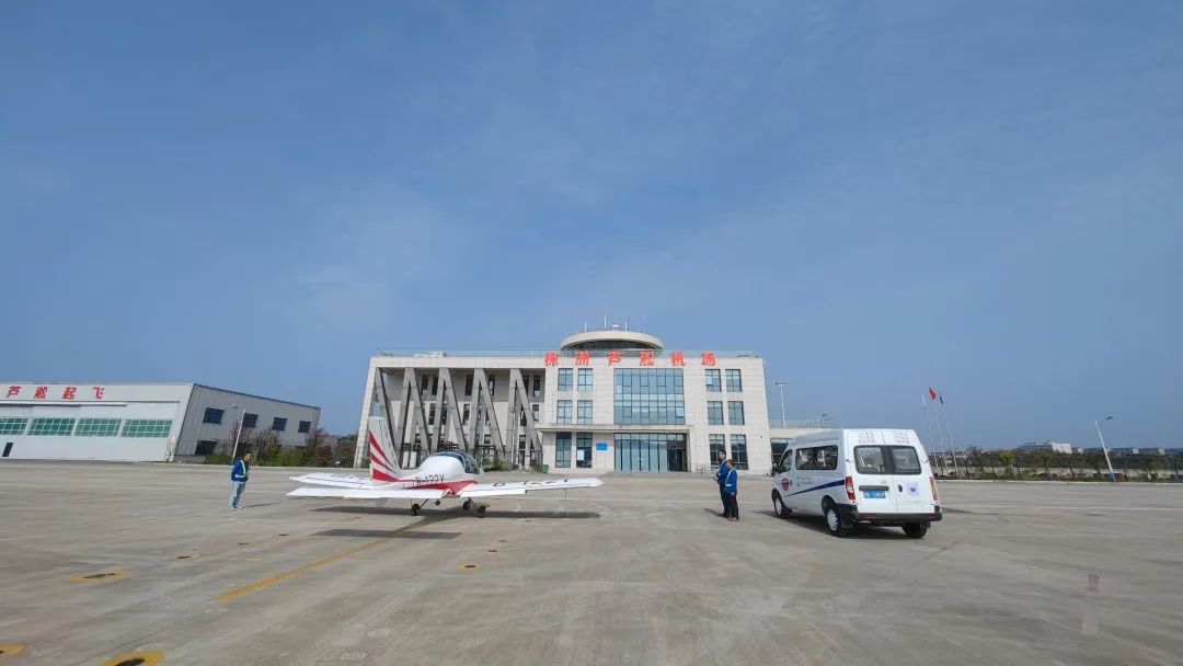 空地协同显身手！湖南航空应急救援队江南网页版机组开展特情处置应急演练