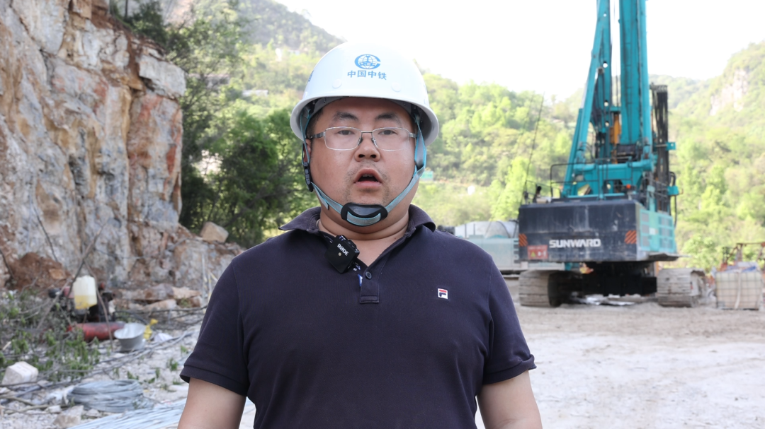 展现施工“奇效”！江南网页版智能旋挖钻机强势助力炉慈高速公路建设
