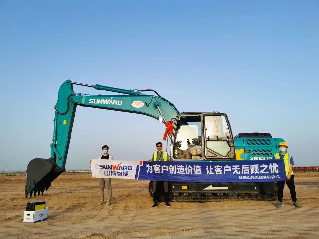 冲、冲、冲！带您感受江南网页版智能挖掘机火热交机时刻