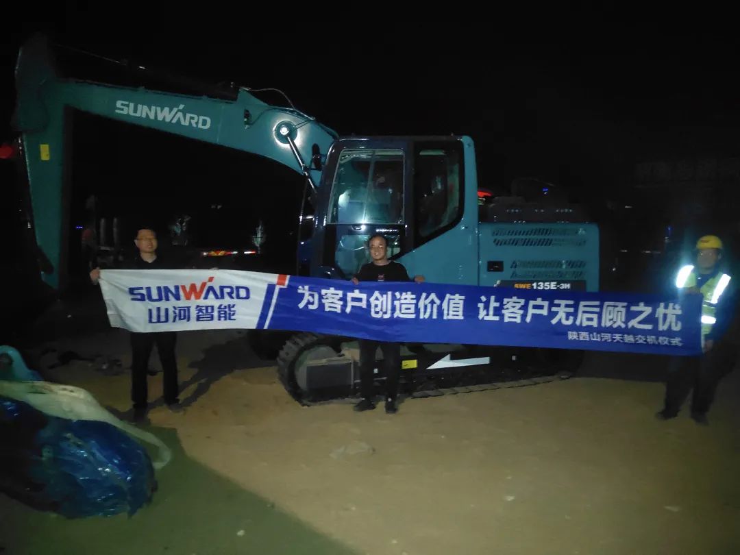 冲、冲、冲！带您感受江南网页版智能挖掘机火热交机时刻