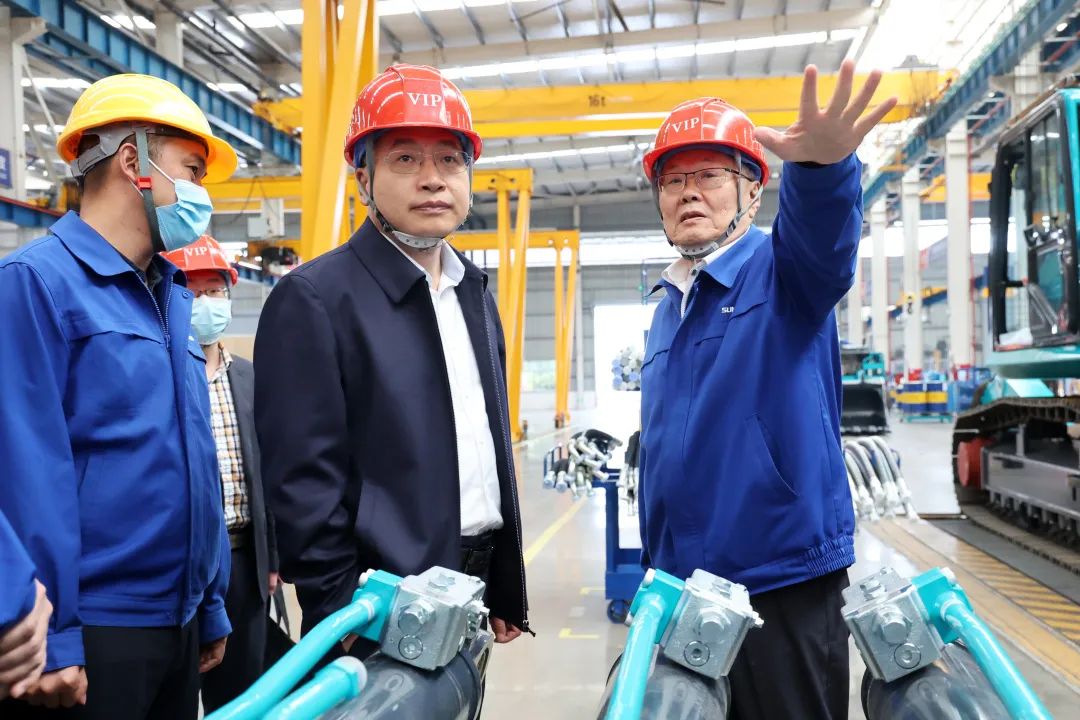 中铁二十局党委书记、董事长雷位冰带队拜访江南网页版智能