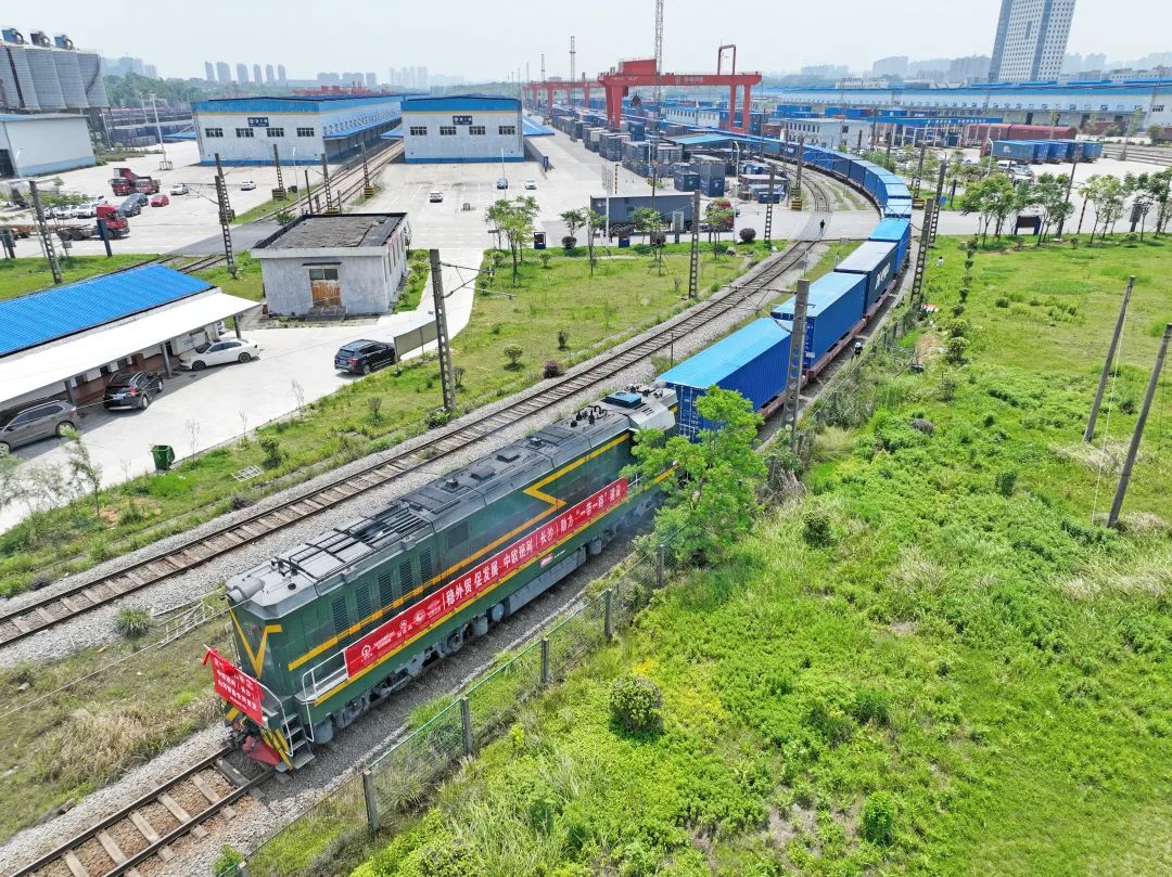 持续进军国际市场！中欧班列（长沙）江南网页版智能专列成功首发