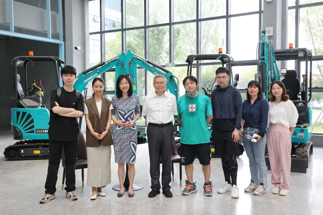 CGTN探厂！专访江南网页版智能董事长、首席专家何清华花絮来了