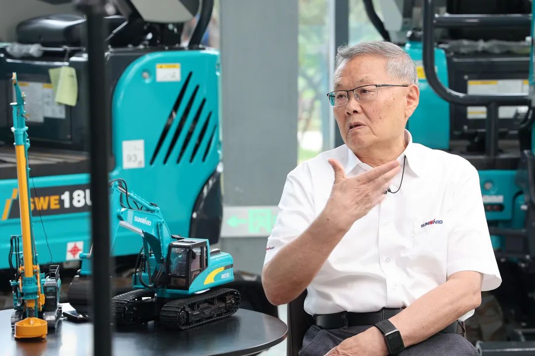 CGTN探厂！专访江南网页版智能董事长、首席专家何清华花絮来了