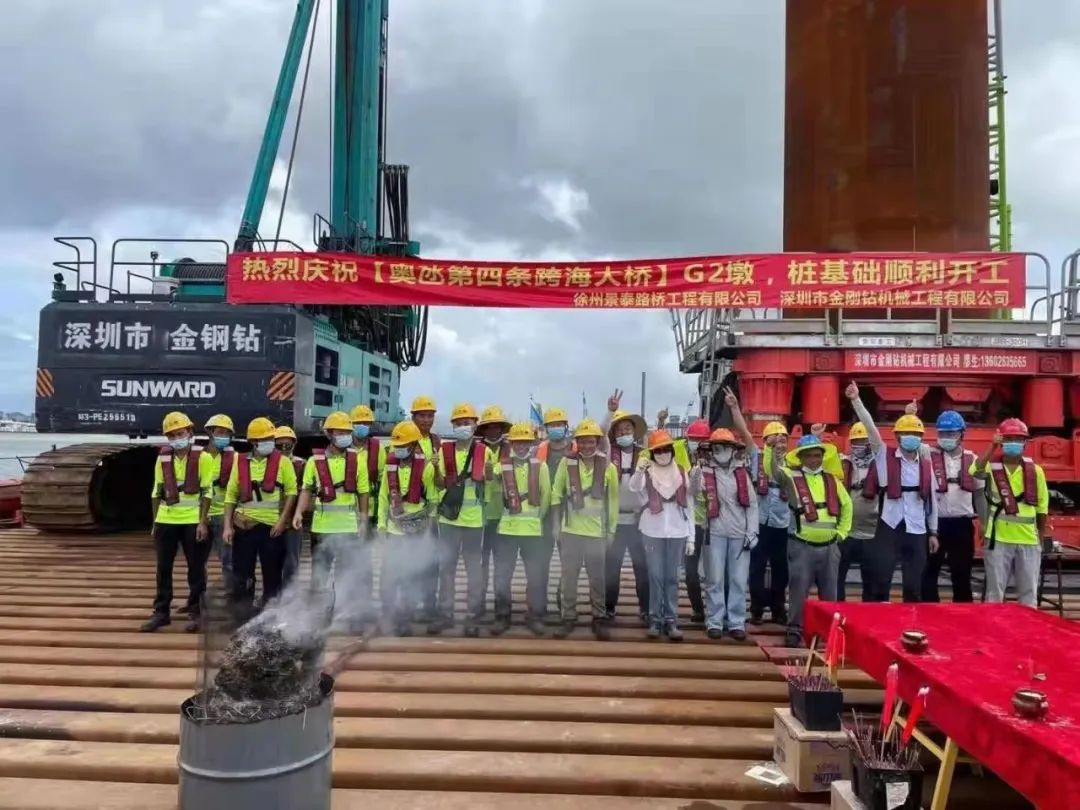 乘风破浪的旋挖钻机！江南网页版智能助建澳氹第四跨海大桥