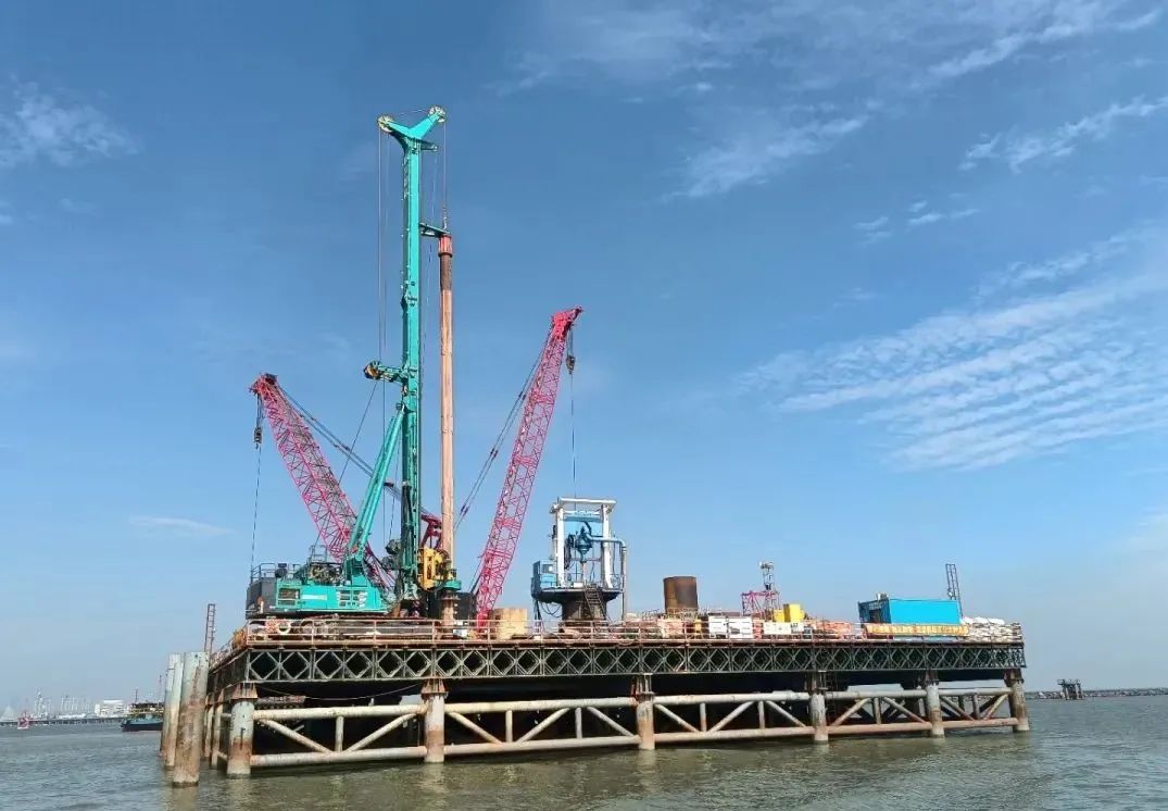 乘风破浪的旋挖钻机！江南网页版智能助建澳氹第四跨海大桥