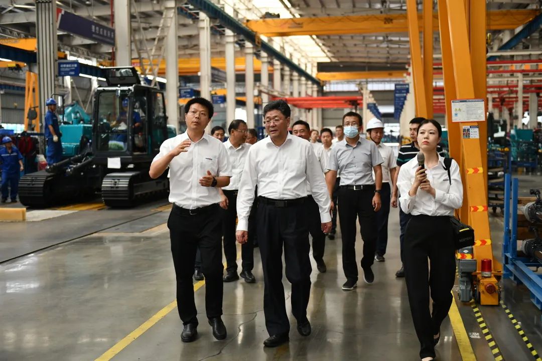 国家应急管理部郭治武局长一行考察江南网页版智能无人化应急救援装备