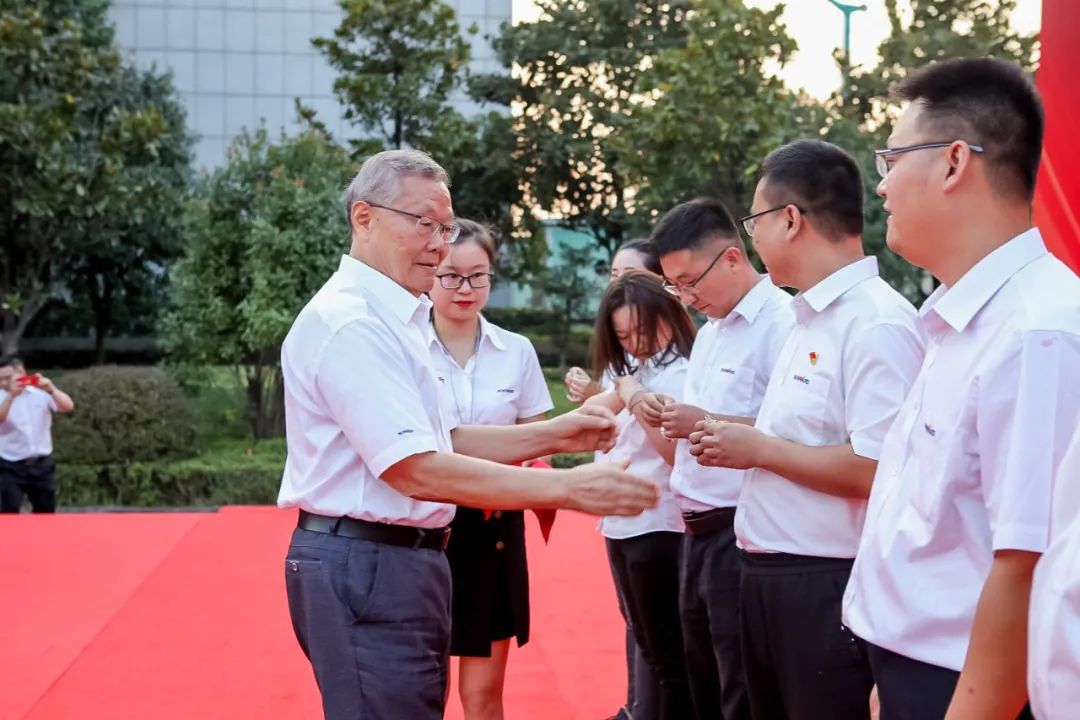 喜迎二十大 携手向未来 | 江南网页版智能成立23周年庆祝表彰大会暨趣味运动会隆重举行