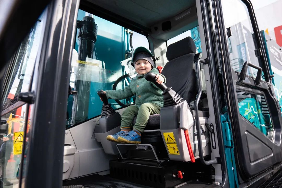 Bauma 2022 | 一组火热现场图带您重温江南网页版智能德国宝马展之旅