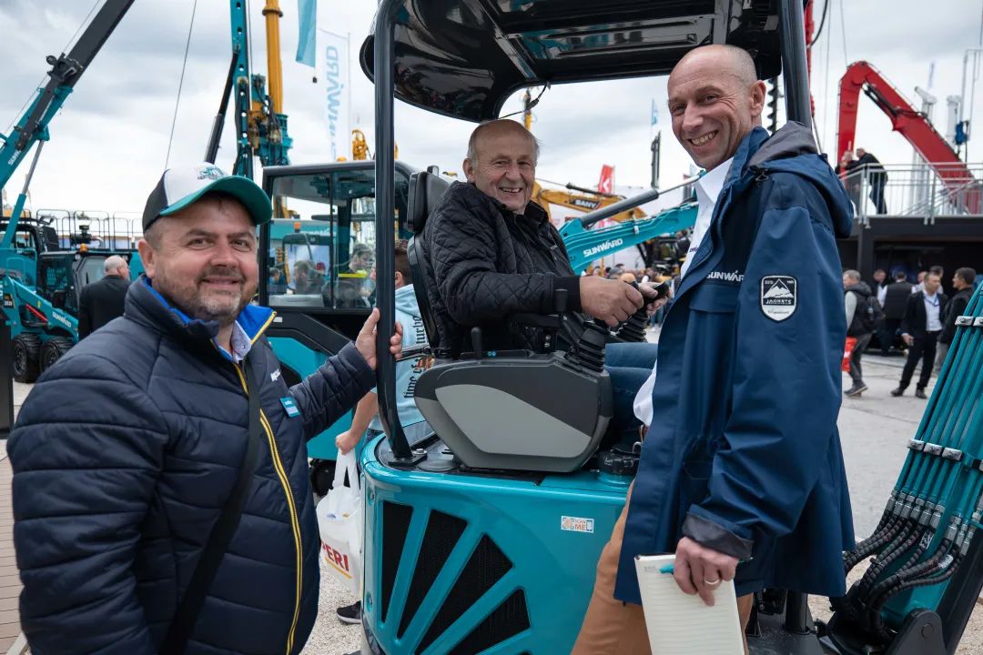 Bauma 2022 | 一组火热现场图带您重温江南网页版智能德国宝马展之旅