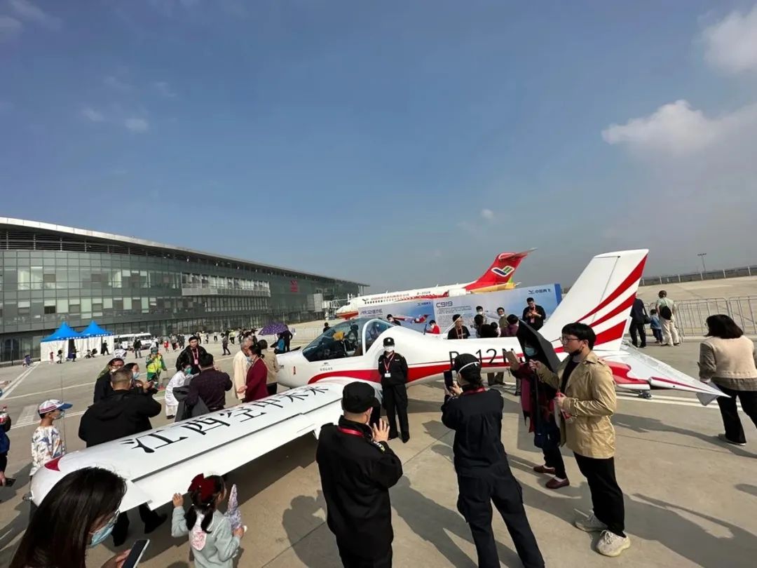 逆势飞翔！江南网页版航空携手合作伙伴亮相2022南昌飞行大会