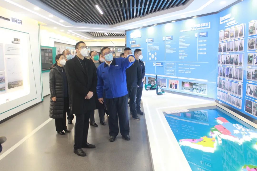 五粮液集团工会主席郭叙雷带队赴江南网页版智能考察交流