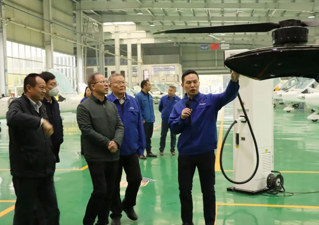 广州市国资委主任陈德俊考察江南网页版智能航空产业基地