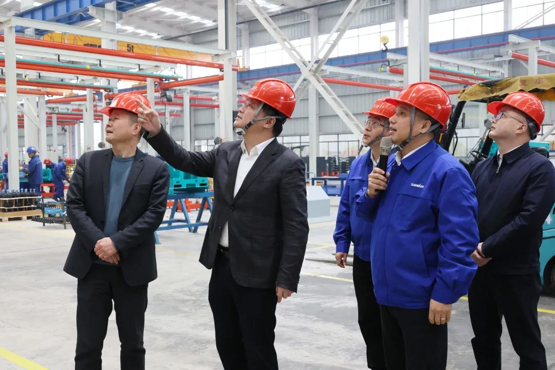 付旭明慰问江南网页版智能市三八红旗手并督导安全生产工作