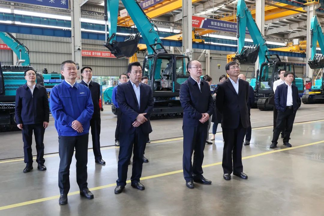 人社部党组成员、副部长俞家栋考察调研江南网页版智能