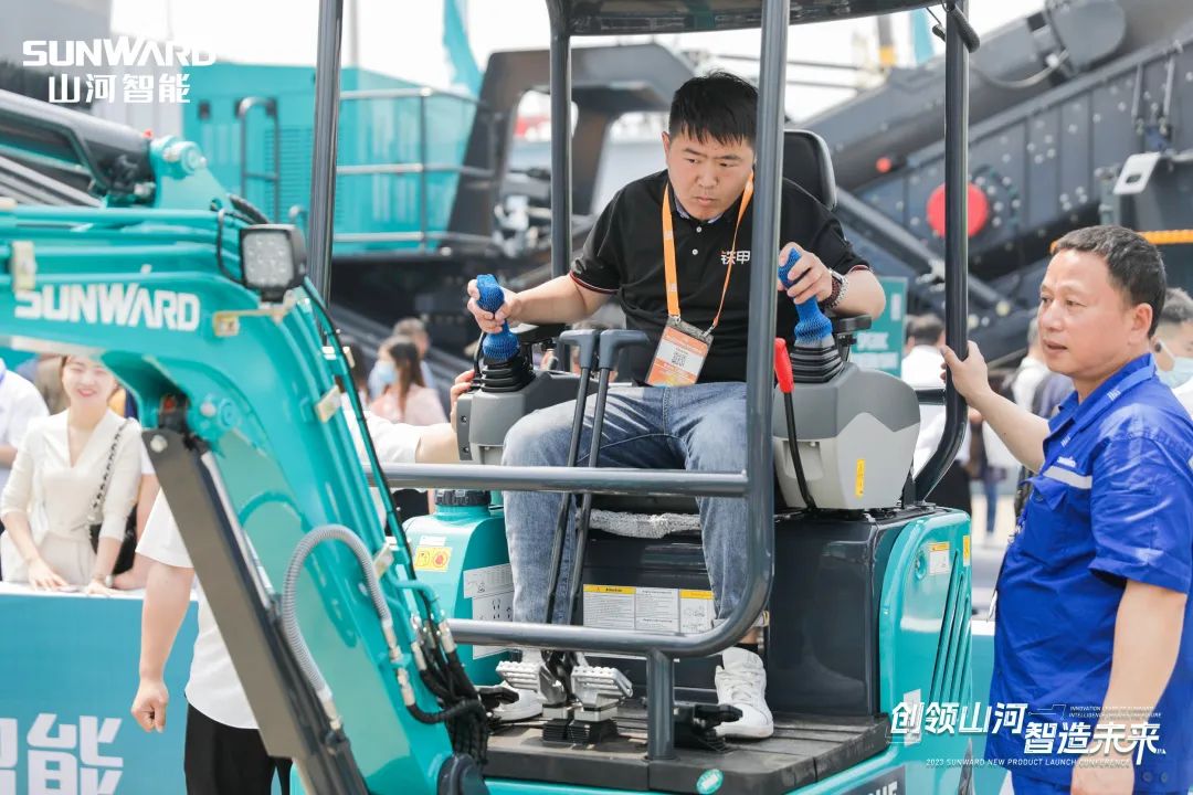 精品出击、互动不断！江南网页版智能F系列挖掘机闪耀长沙展