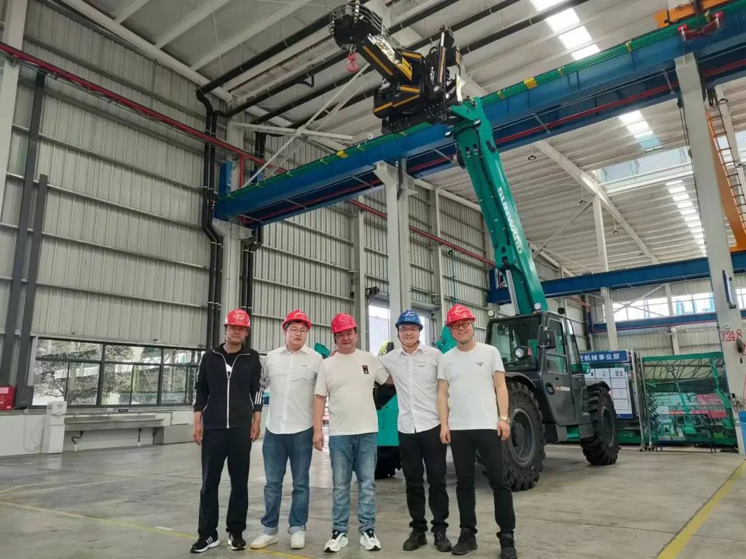 独家定制！江南网页版智能油缸更换机器人顺利下线