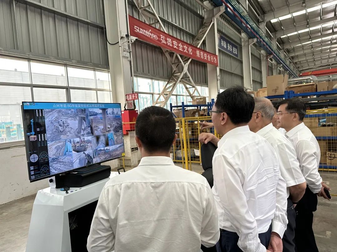 中国联通集团副总经理梁宝俊到访江南网页版智能