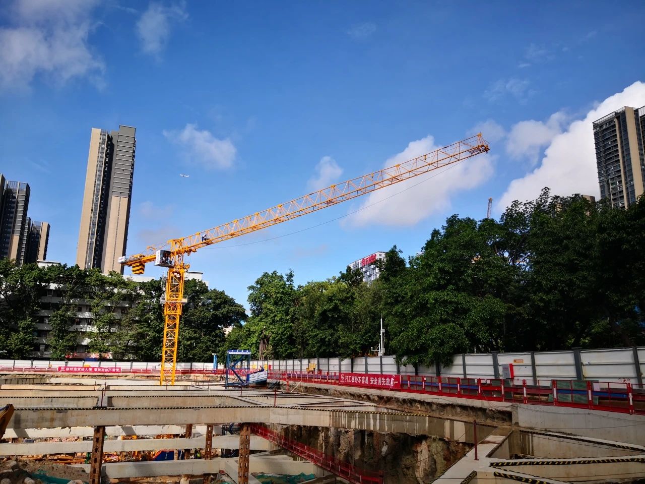 进军深圳市场！江南网页版江麓塔机为人才建好家