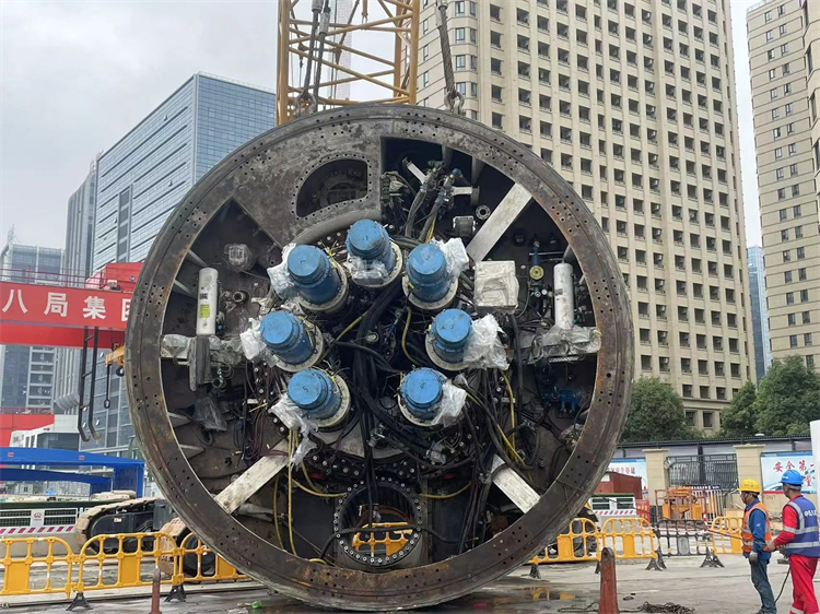 首战华东市场！中铁江南网页版杭德市域铁路工程地莫区间左线盾构机顺利始发