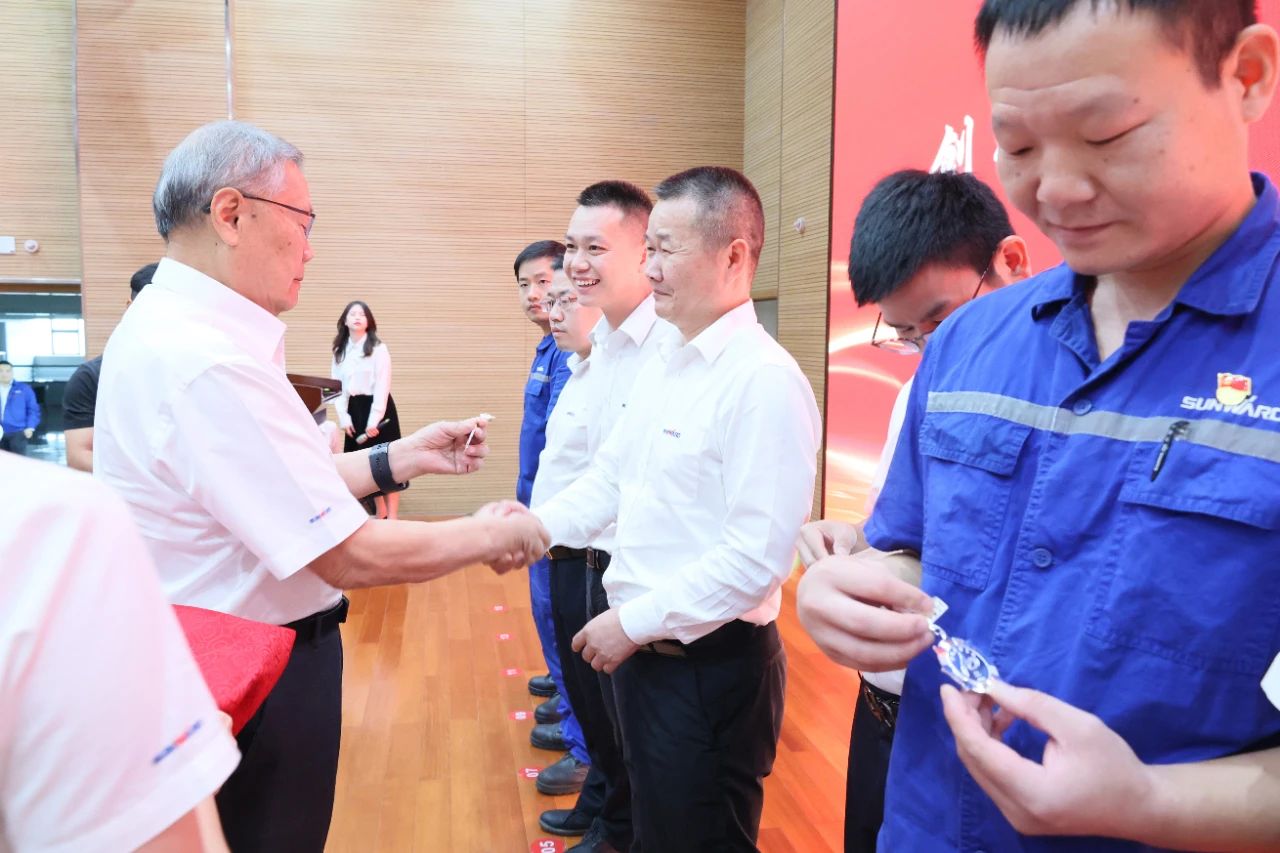 强信心 聚合力 共建美好家园——庆祝江南网页版智能成立24周年表彰大会隆重召开