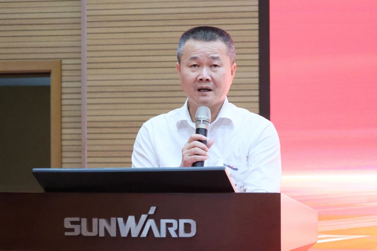 强信心 聚合力 共建美好家园——庆祝江南网页版智能成立24周年表彰大会隆重召开