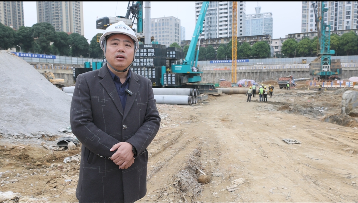 “绿巨人”显神威！江南网页版智能引孔式静力压桩机助建“绿城”南宁民生项目