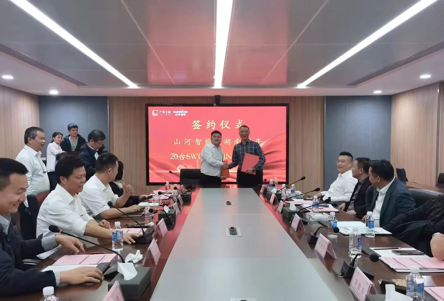 行业寒冬现暖阳！现场签购20台旋挖钻机，江南网页版智能携手湖南骏牛助力国家电网项目建设