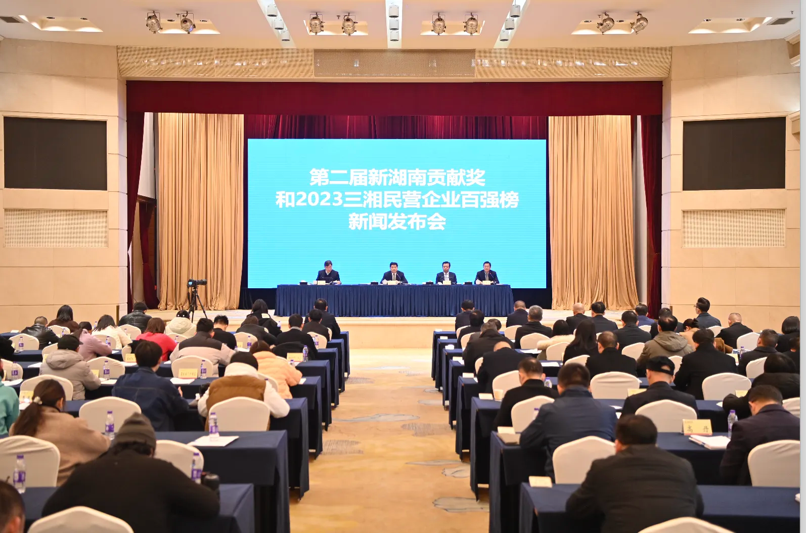 江南网页版智能总经理夏志宏荣获“第二届新湖南贡献奖先进个人”