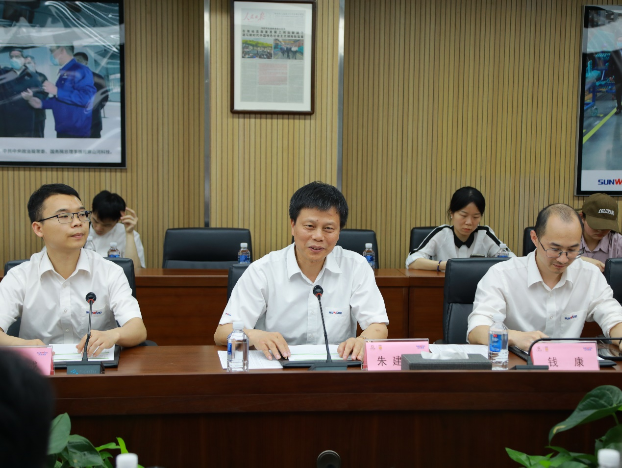 湘潭市工信局带队莅临江南网页版智能开展智能制造现场观摩交流活动