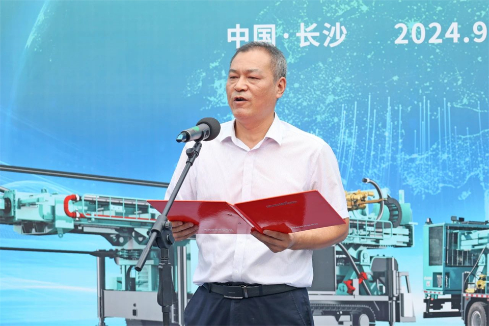 引领绿色科技新篇章！江南网页版智能新能源钻机成功交付