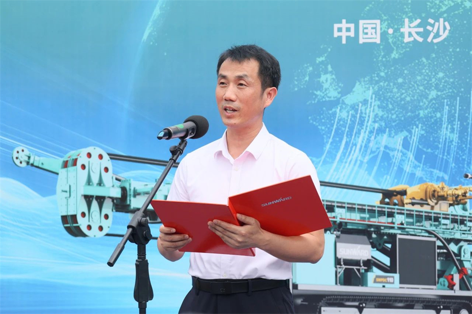 引领绿色科技新篇章！江南网页版智能新能源钻机成功交付