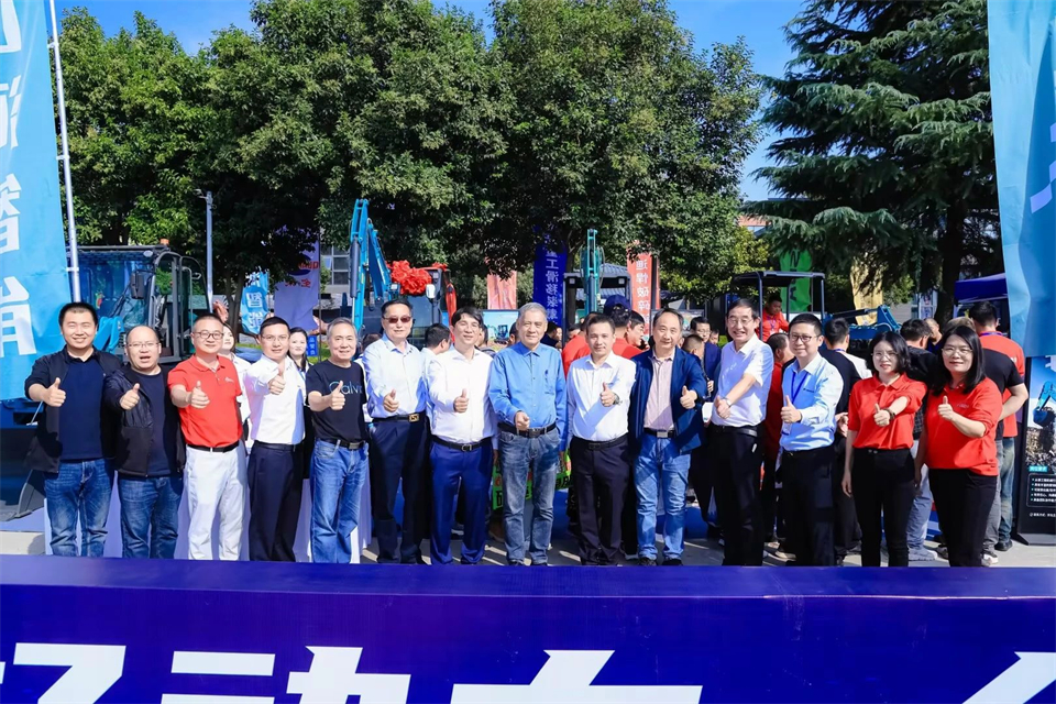 展现“掘”对实力！江南网页版智能亮相2024微挖大会暨小型设备大会
